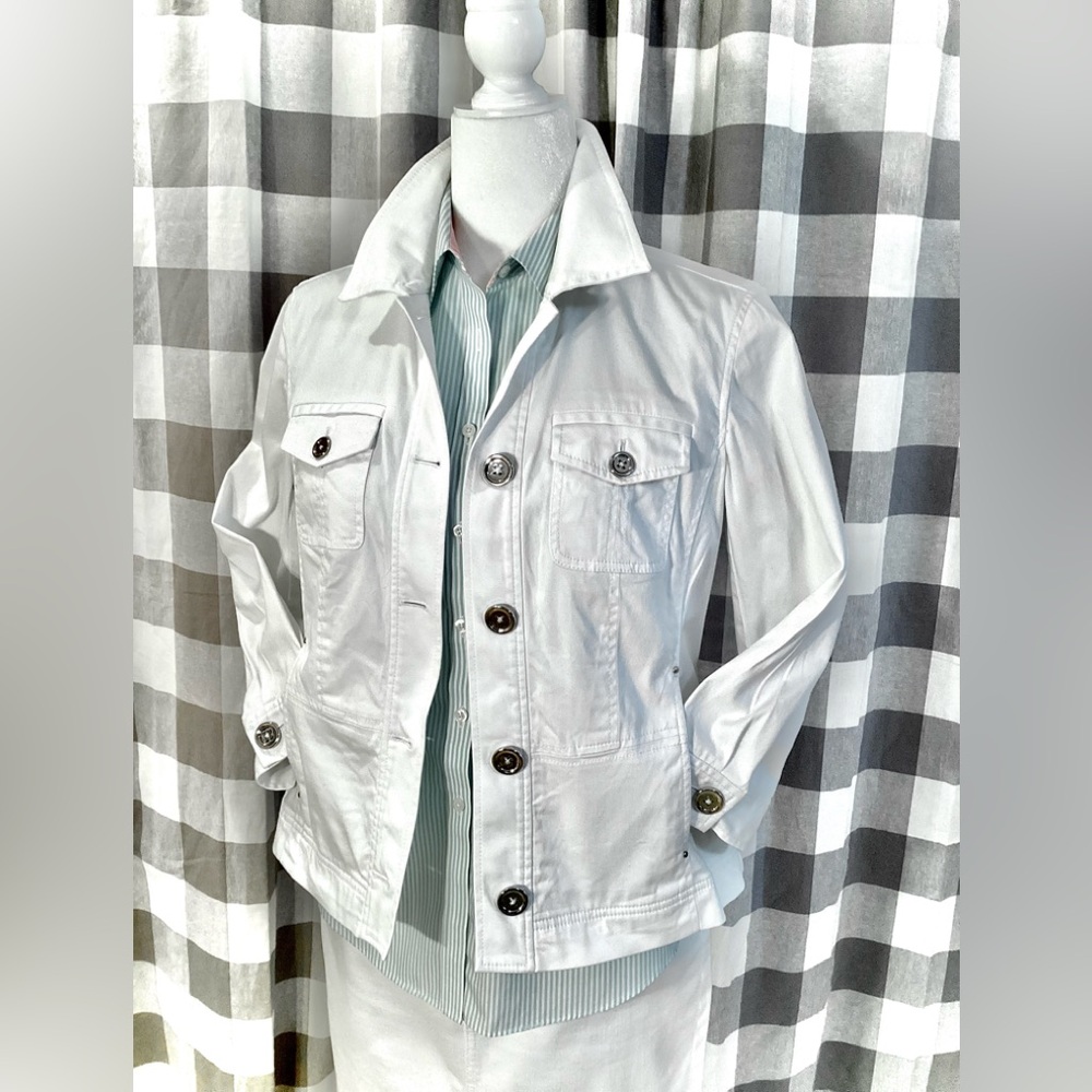 Jones New York White Stretch Jacket with 3/4 length sleeves